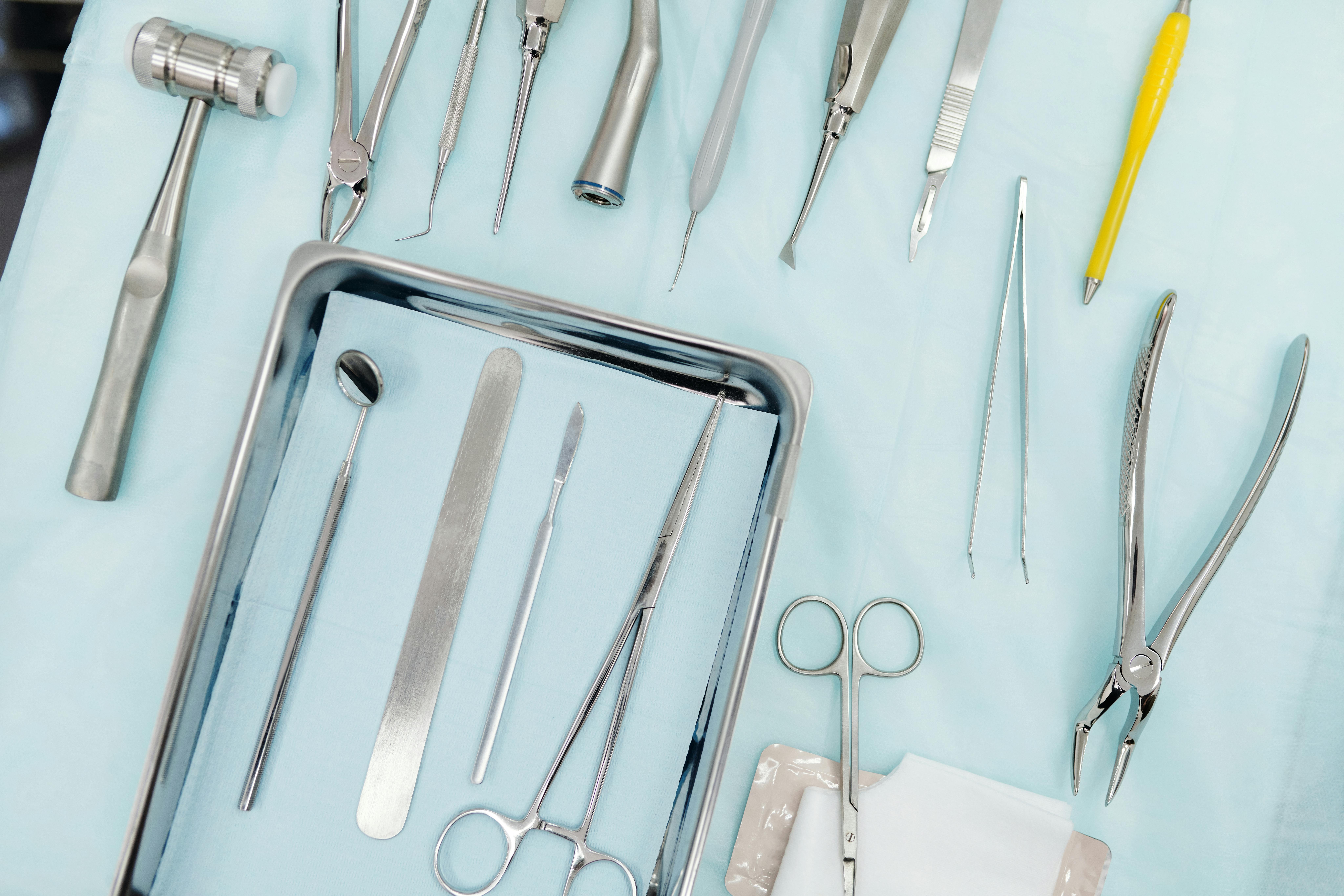 Leitlinien im Fokus: Orale Chirurgie & Implantologie – Empfehlungen für Eingriffe